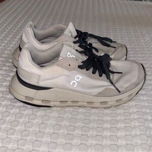 On Running Women’s Sneakers Size 6.5